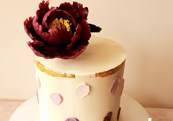 Layer cake with fresh flowers